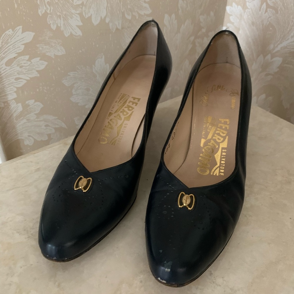 Salvatore Ferragamo shoes black 6.5 AA